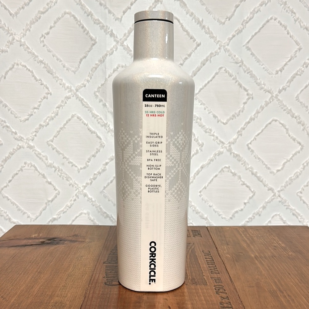 Corkcicle 25 oz canteen in Faire Isle print